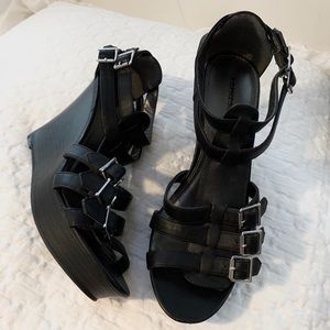 NEW EXPRESS Black Platform Buckle Wedges sandals